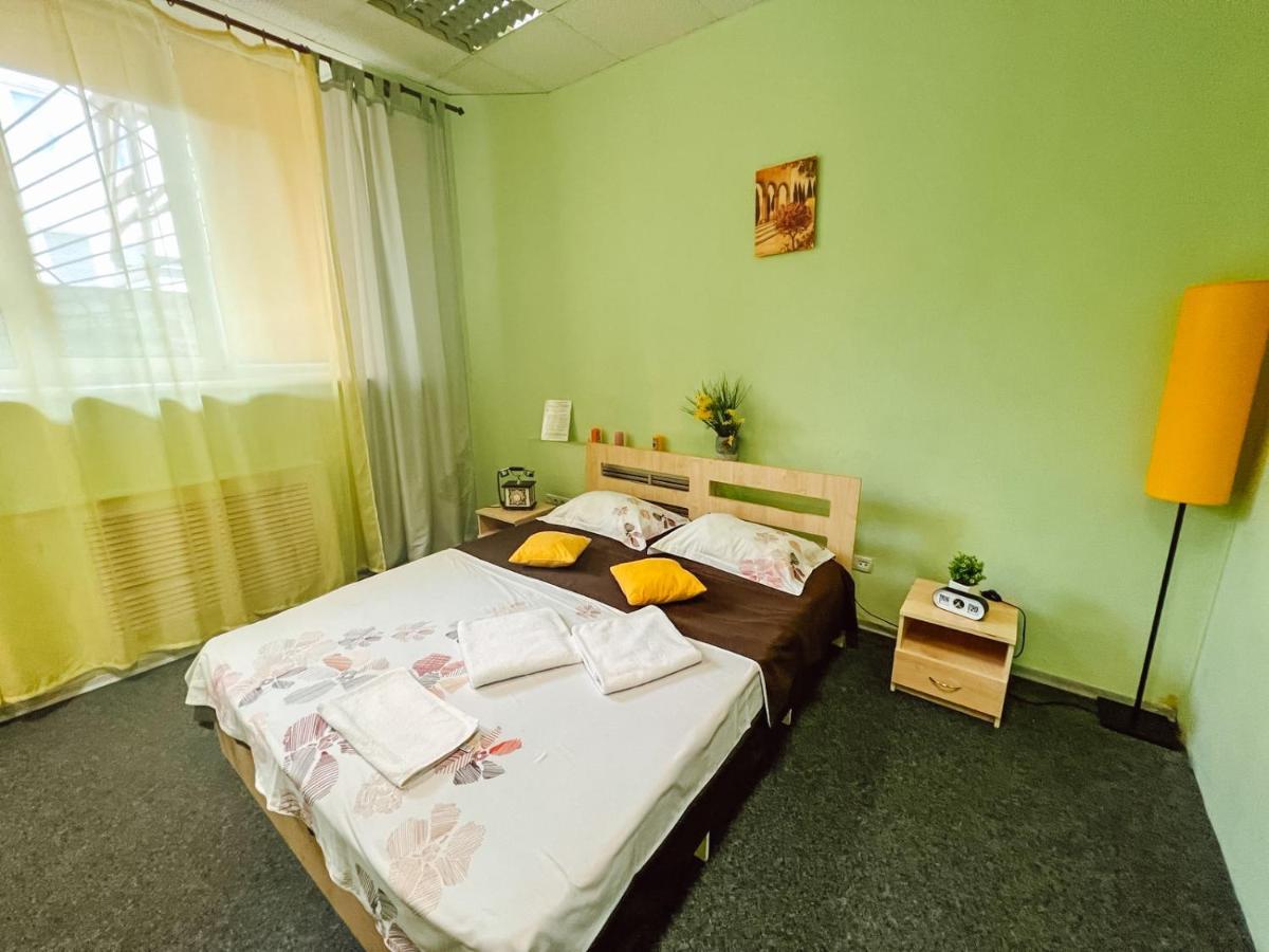 Mini Hotel Near Arena City Kyiv Exterior foto