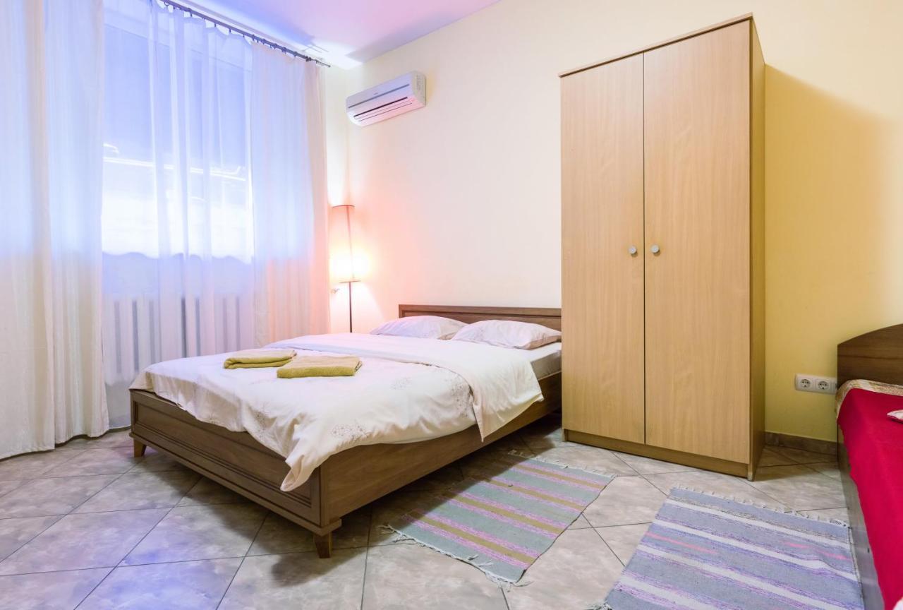 Mini Hotel Near Arena City Kyiv Exterior foto