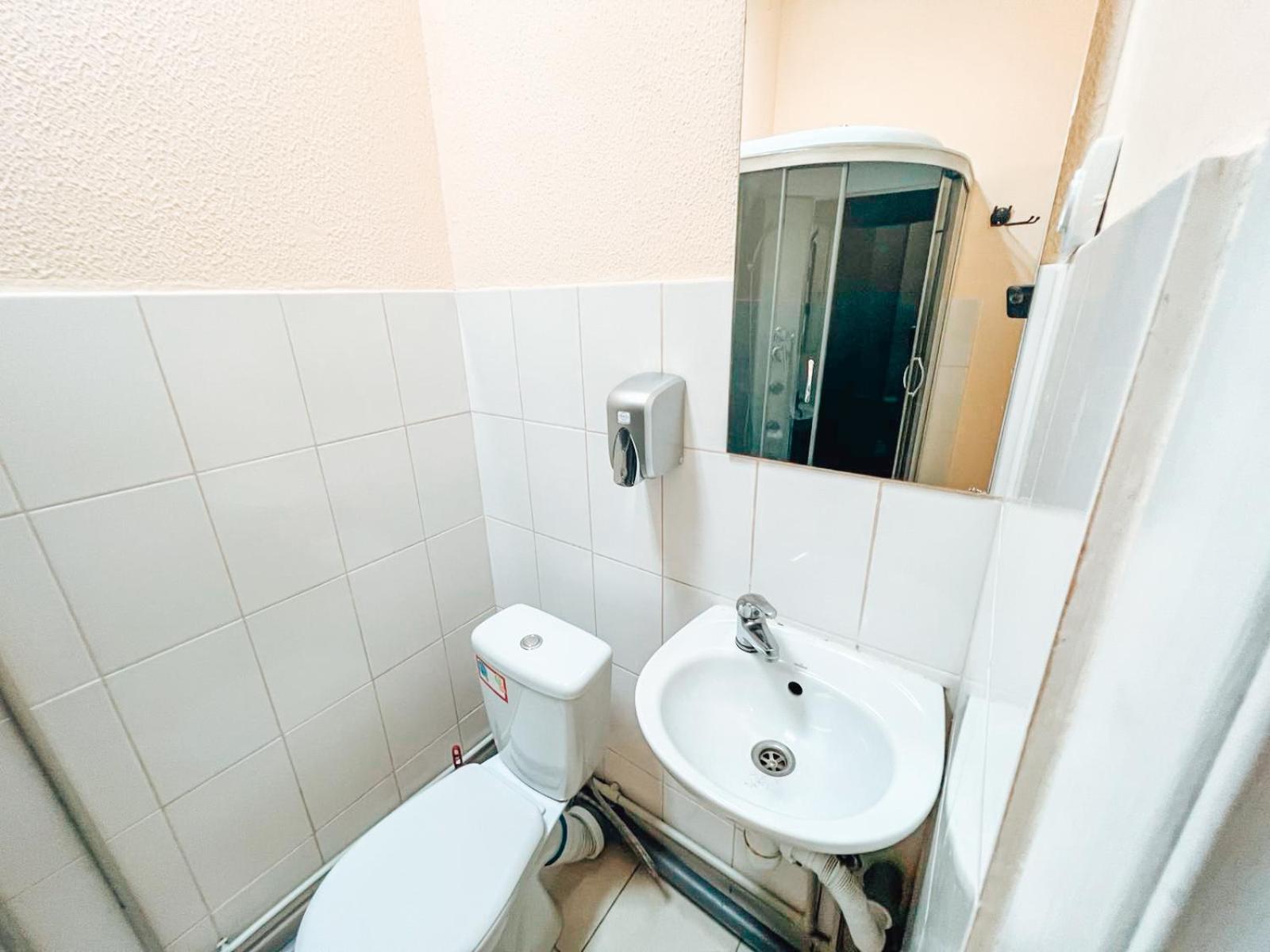Mini Hotel Near Arena City Kyiv Quarto foto
